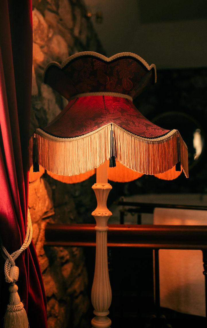 Antique furnishings in The Merchant's Suite at The App AvaiBook Scotland